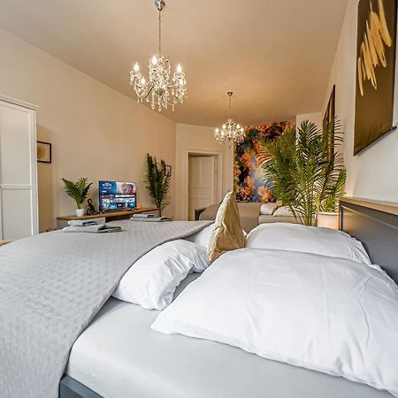 Grosse 3 Schlafzimmer Unterkunft Mit Kueche, Bad, Waschmaschine & Balkon Am Zoo Leipzig Exterior photo