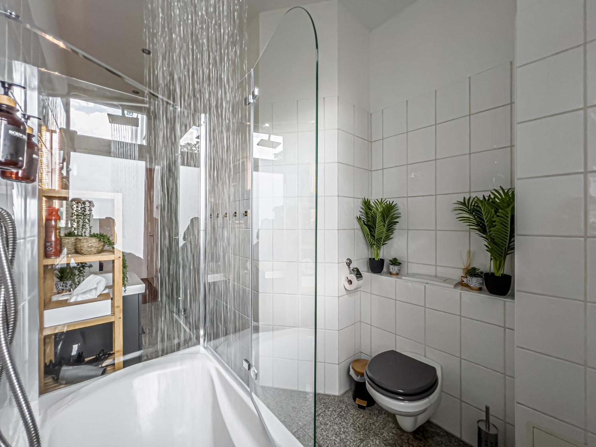 Grosse 3 Schlafzimmer Unterkunft Mit Kueche, Bad, Waschmaschine & Balkon Am Zoo Leipzig Exterior photo