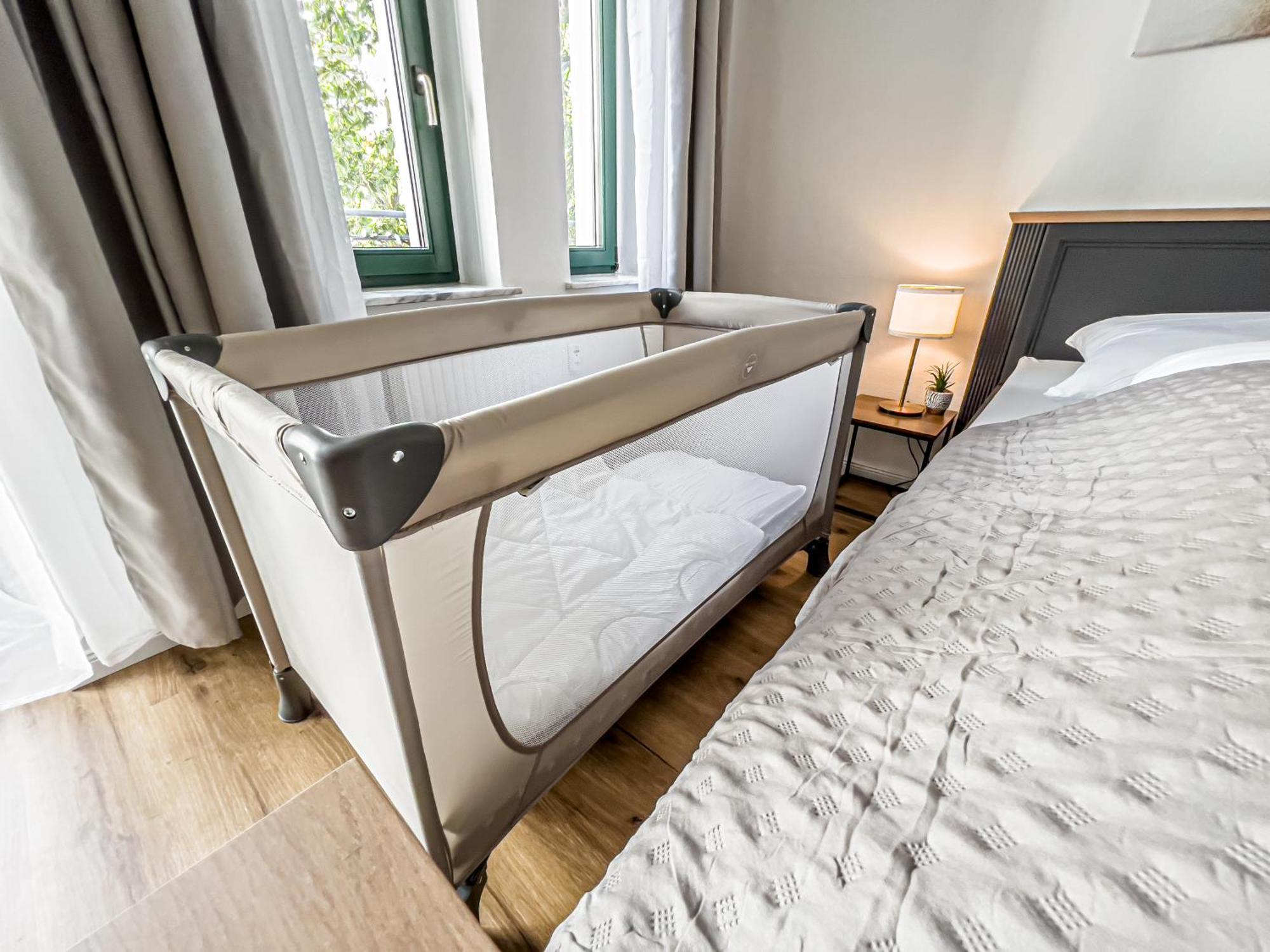 Grosse 3 Schlafzimmer Unterkunft Mit Kueche, Bad, Waschmaschine & Balkon Am Zoo Leipzig Exterior photo