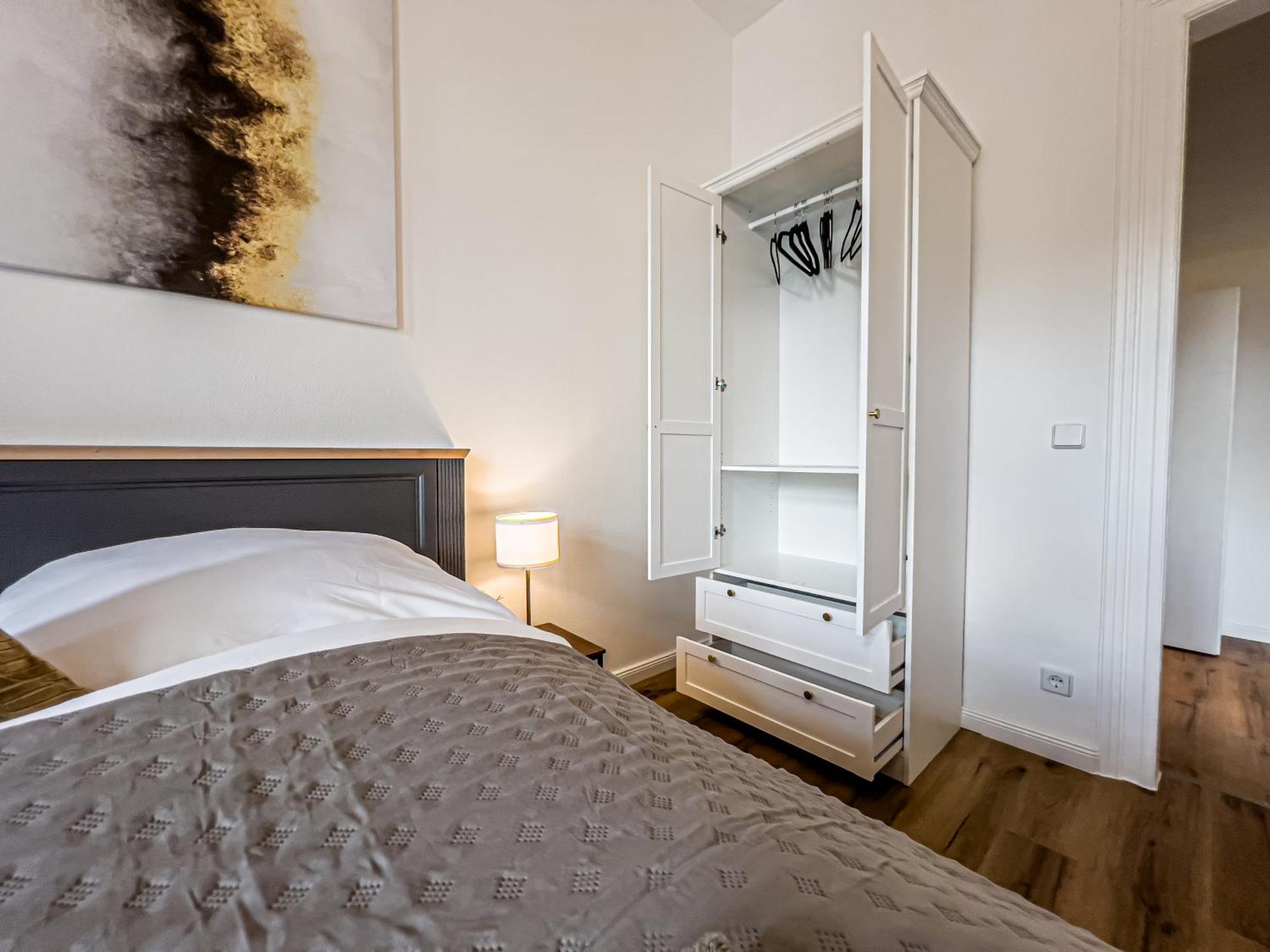 Grosse 3 Schlafzimmer Unterkunft Mit Kueche, Bad, Waschmaschine & Balkon Am Zoo Leipzig Exterior photo
