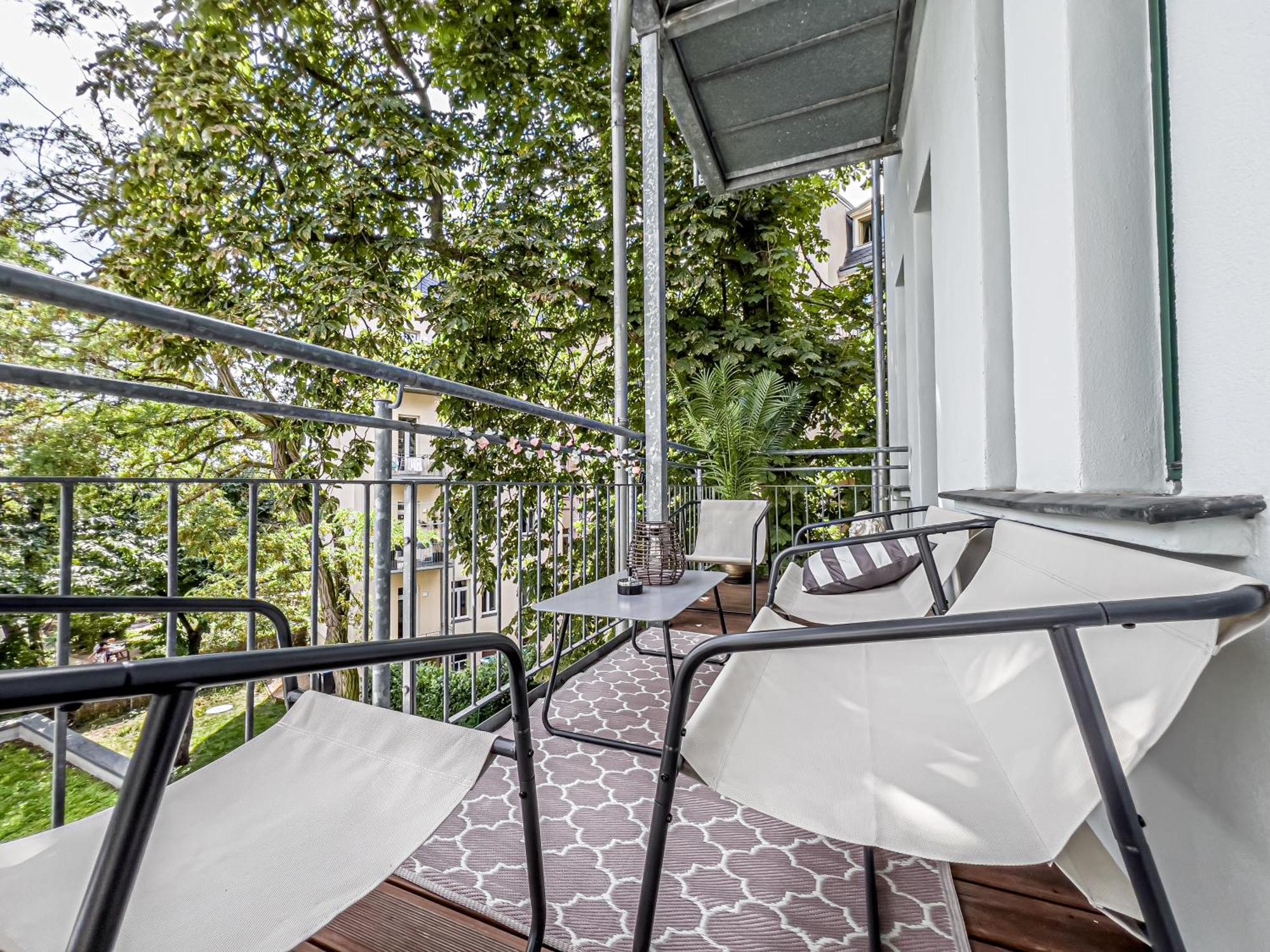 Grosse 3 Schlafzimmer Unterkunft Mit Kueche, Bad, Waschmaschine & Balkon Am Zoo Leipzig Exterior photo