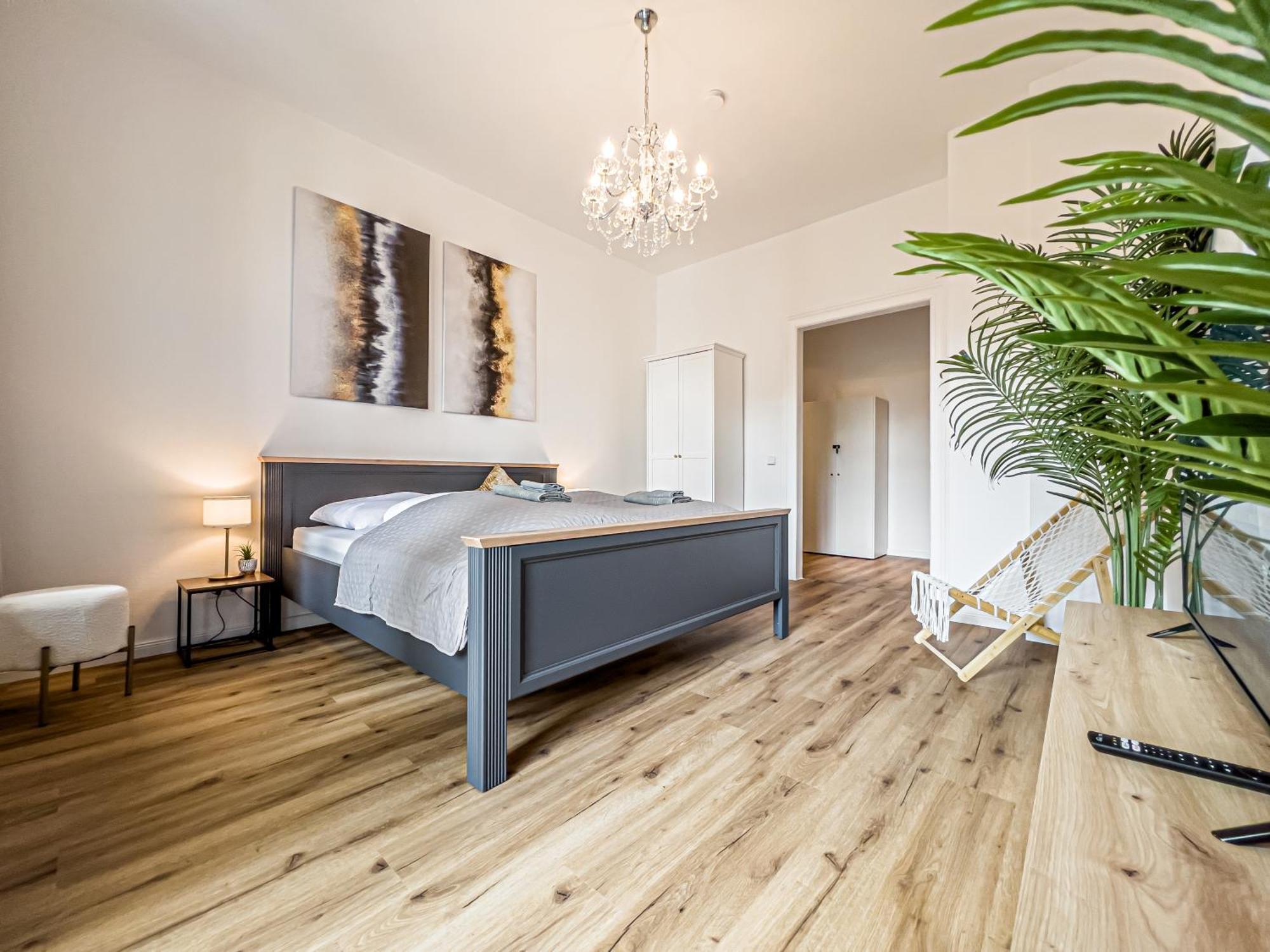 Grosse 3 Schlafzimmer Unterkunft Mit Kueche, Bad, Waschmaschine & Balkon Am Zoo Leipzig Exterior photo