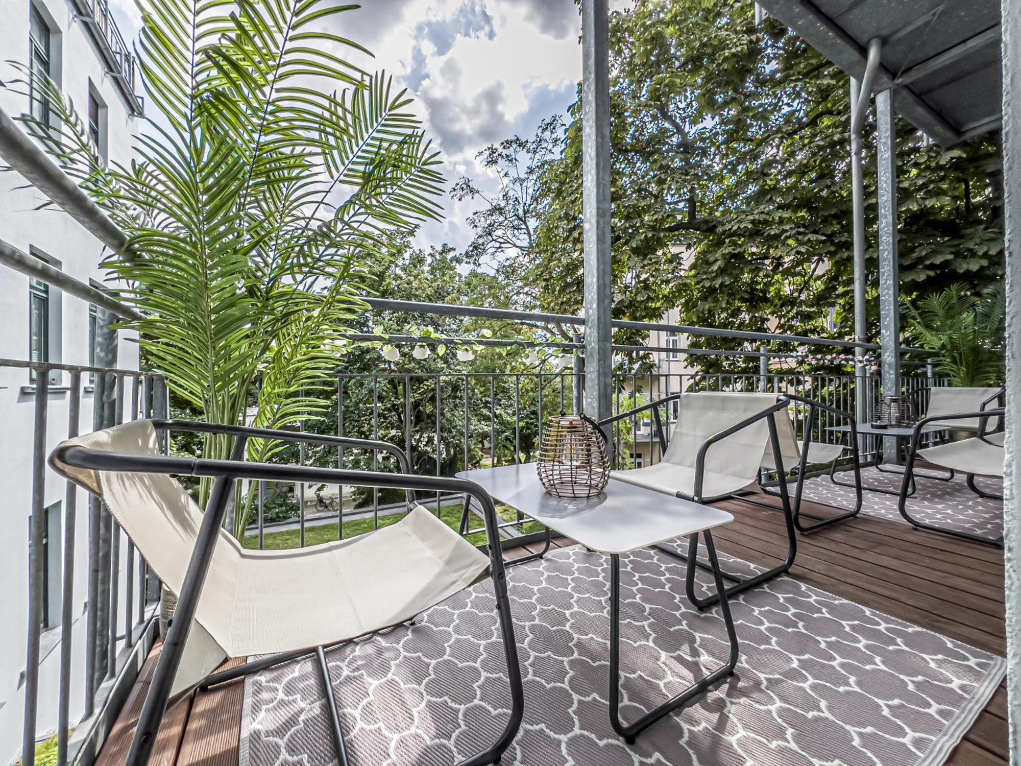 Grosse 3 Schlafzimmer Unterkunft Mit Kueche, Bad, Waschmaschine & Balkon Am Zoo Leipzig Exterior photo