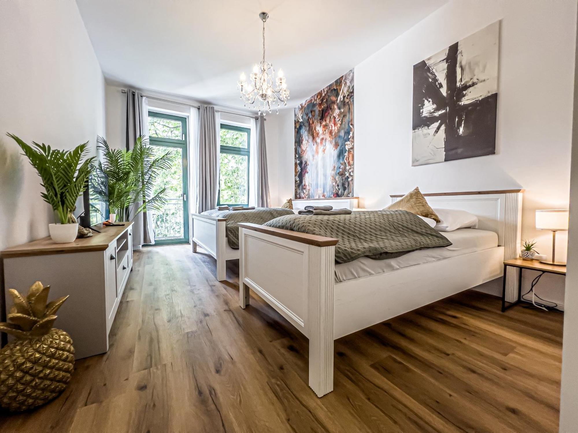 Grosse 3 Schlafzimmer Unterkunft Mit Kueche, Bad, Waschmaschine & Balkon Am Zoo Leipzig Exterior photo