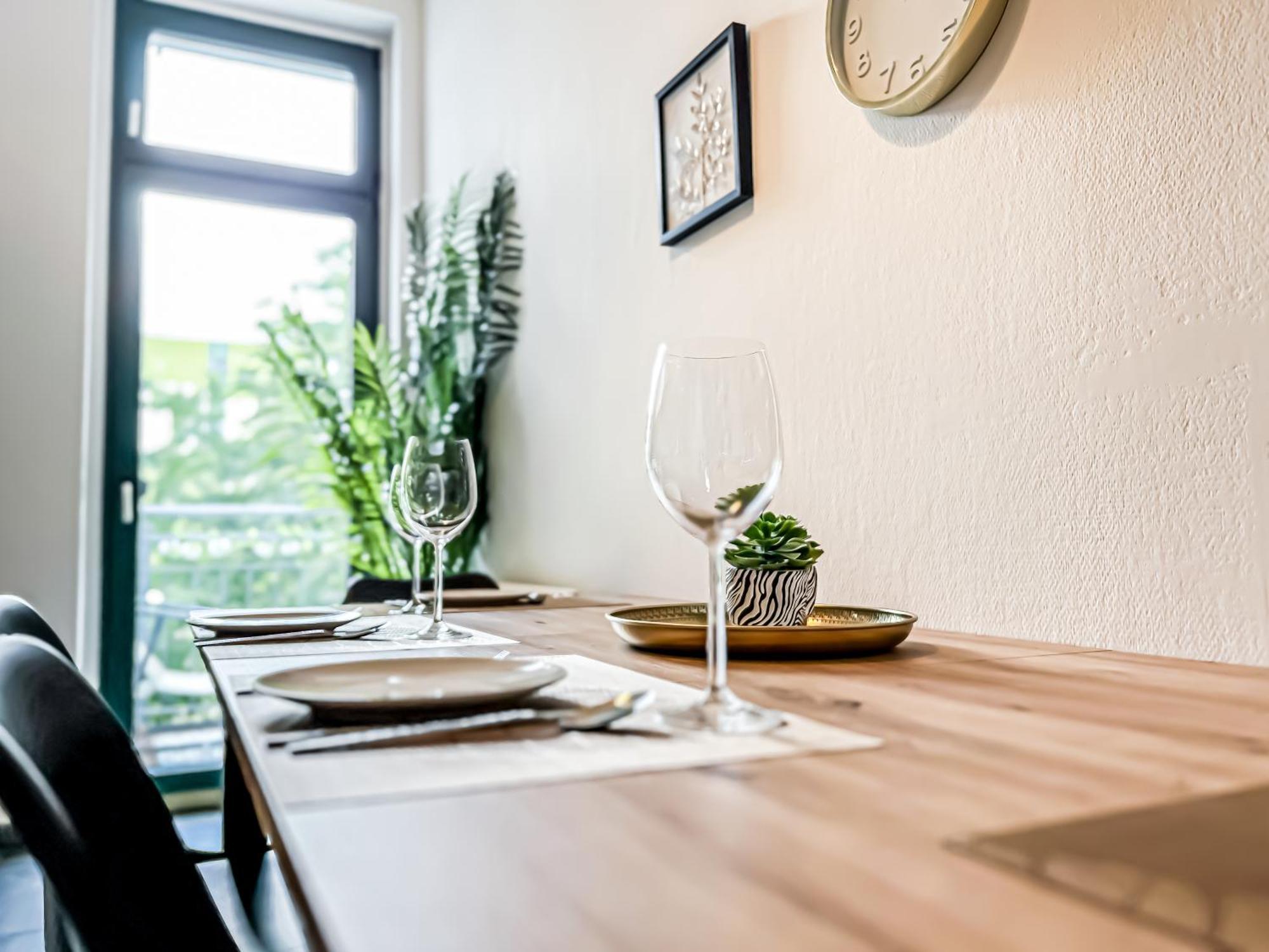 Grosse 3 Schlafzimmer Unterkunft Mit Kueche, Bad, Waschmaschine & Balkon Am Zoo Leipzig Exterior photo